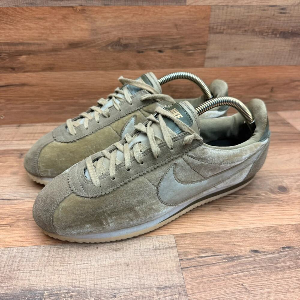 Nike Classic Cortez SE Velvet Women’s Size 10.5 Olive Green Sneakers 902856-203